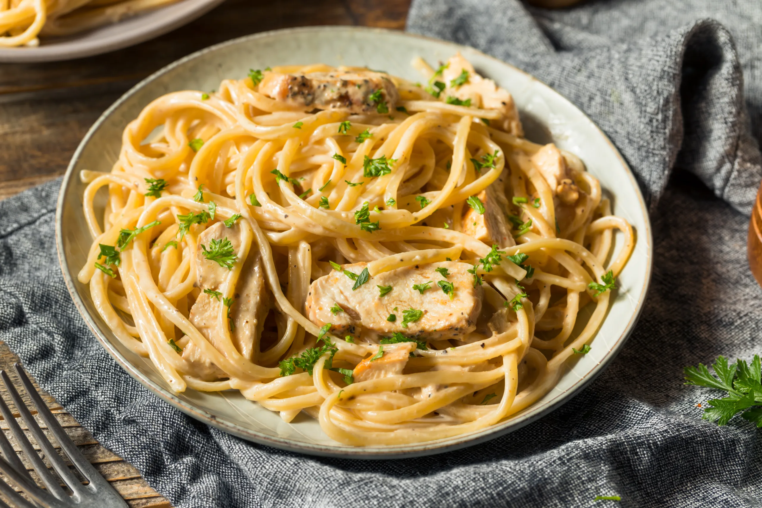 Low Fat Chicken Alfredo - 6g Fat, 20g Carbs, 30g Protein and 250 Calories per portion
