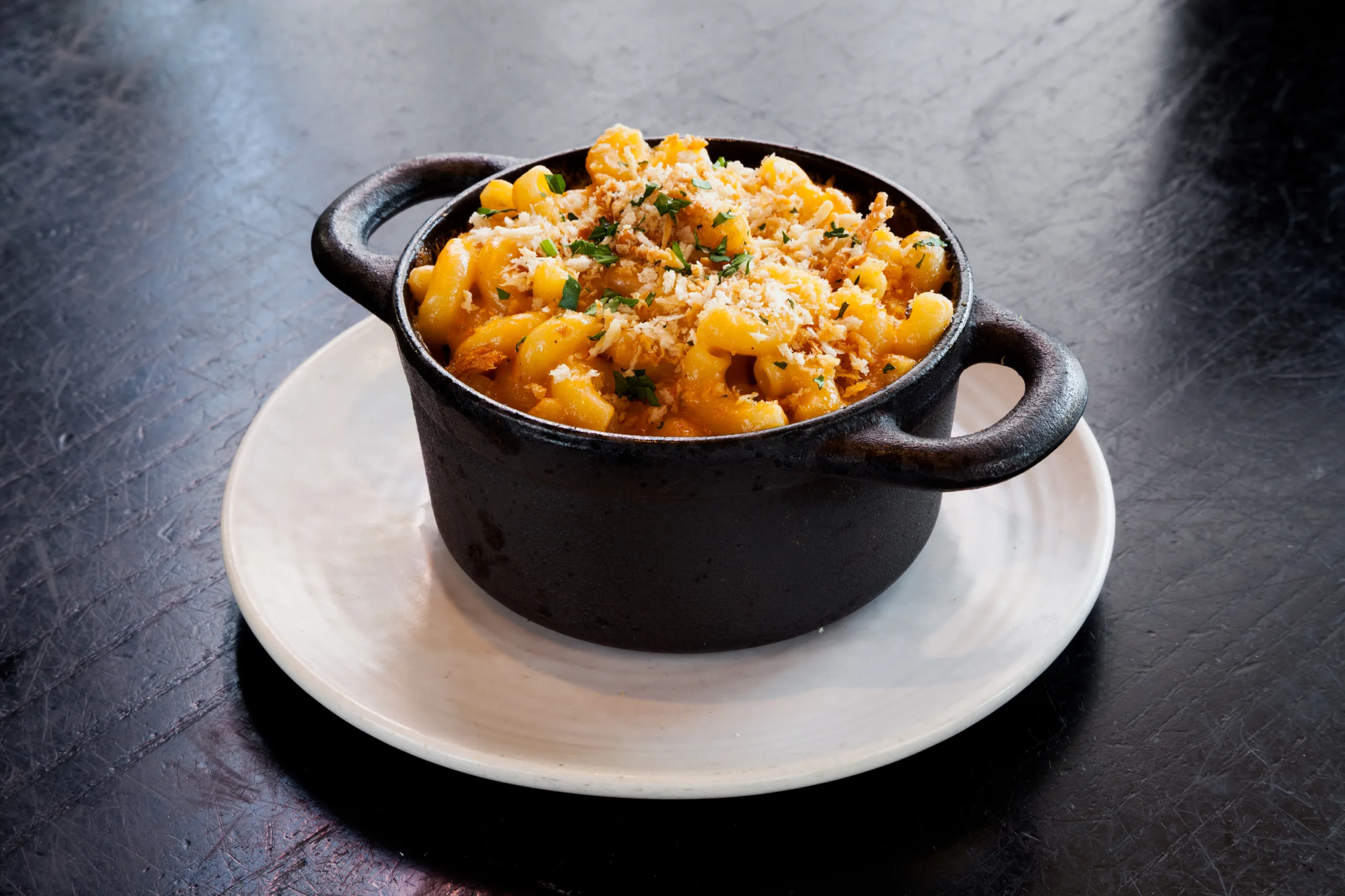 Loaded Mac & Cheese with Broccoli Recipe, Fat: 20g, Carbs: 43g, Protein: 34g, Calories 460